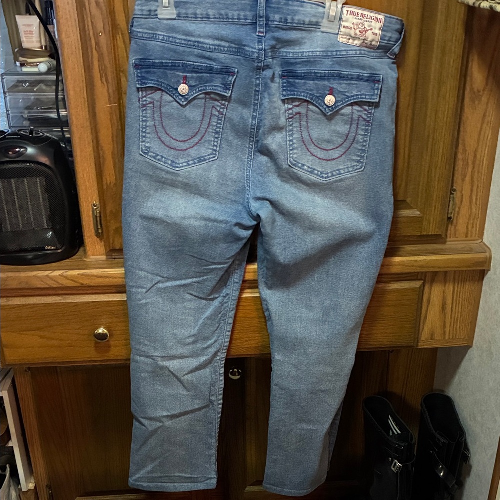 EUC True Religion Women's Lt. Blue Billie Mid-rise Straight Sz. 34 Cropped Jeans